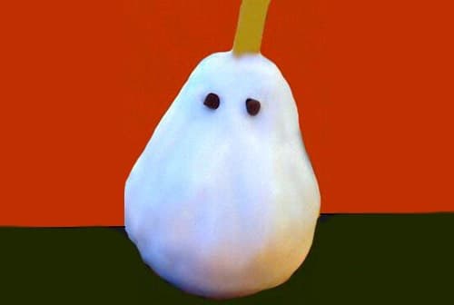 Looking for a boo-tiful Halloween treat? Our pear ghosts recipe combines juicy pears and creamy white chocolate for a delicious spook-tacular delight!