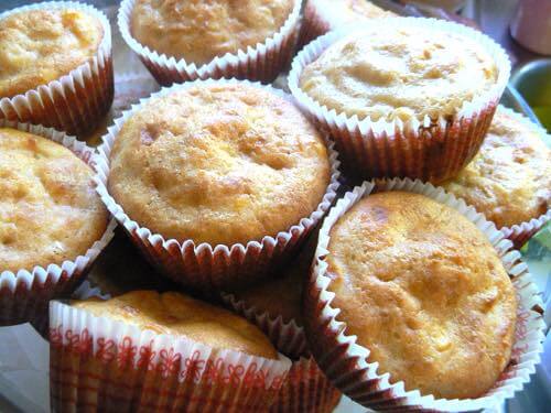 Make this easy sweet corn muffin recipe without cornmeal by following the step-by-step photos. Also get Grandma's favorite recipes for tasty cornbread muffins.