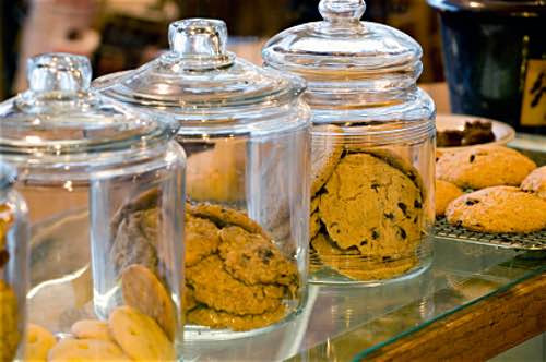 Featured image of post Old Glass Cookie Jars - Chocolate chip cookies in jar.