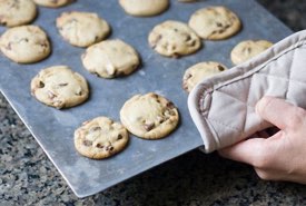 Aluminum Cookie Sheet With Cookies