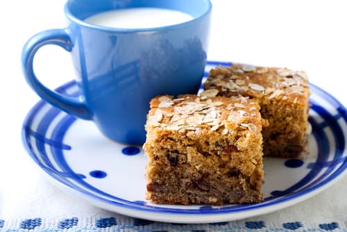 Explore traditional dessert squares recipes featuring homestyle favorites. Find vintage shortbread-based treats and nut squares from family recipe boxes.