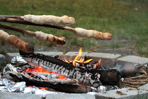 Get an easy campfire bread on a stick recipe and have fun baking twist bead, skillet bread, griddle cakes, pancakes, and muffins over an open fire.