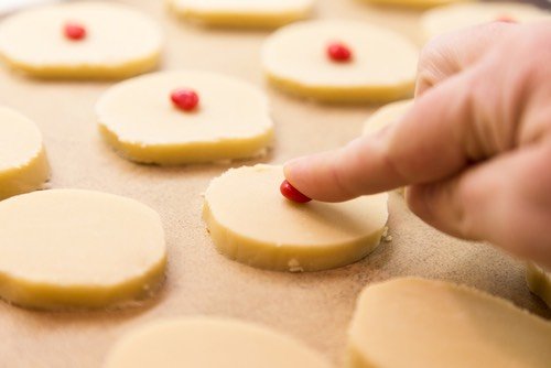 Get Mom's favorite Christmas shortbread cookie recipes. Make hanging cookies for coffee mugs, and the best old fashioned shortbread cookies for the Holidays. 