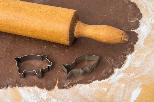 Old fashioned cookie cutters can make fancy cookies for both fun eating and gift giving. Also learn how to make homemade cookie cutters for special cookies.