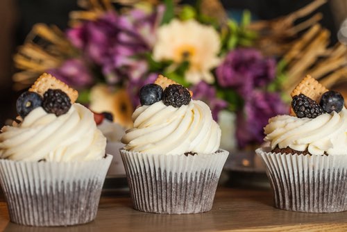 Cupcakes with Fresh Fruit