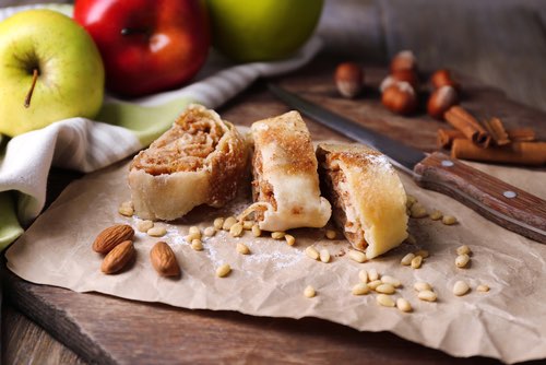 Get traditional German apple strudel recipes and make easy homemade strudels bursting with the delicious old fashioned flavor and aroma of baked apples.