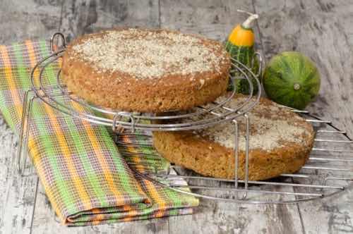 Discover easy and fun Halloween cake recipes perfect for parties or family gatherings. From pumpkin cakes to spider web brownies that will delight everyone!