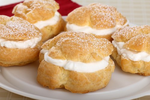 Get Grandma's old fashioned cream puffs recipes and make to-die-for pastries with light creamy fillings. They're so easy to make, and people love to eat them.