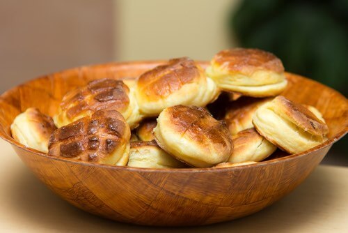 Get Grandma's old fashioned potato scones recipe. The Scottish Tattie Scones are delicious when spread with butter, or your homemade jelly or jam preserves.