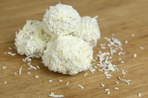 Get Mom's no bake Coconut Snowballs recipe and make those delicious homemade Snowball cookies you remember from childhood. Choose from several delicious kinds.