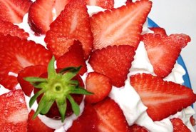 Chinese Sponge Cake Decorated with Strawberries